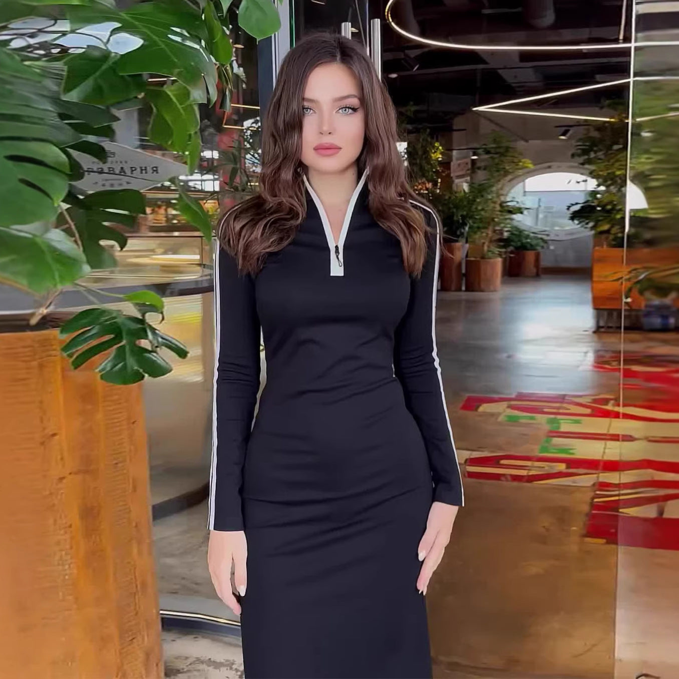 Slim-fitting bodycon V-neck dress, casual ribbed design comfortable long sleevemature fashion