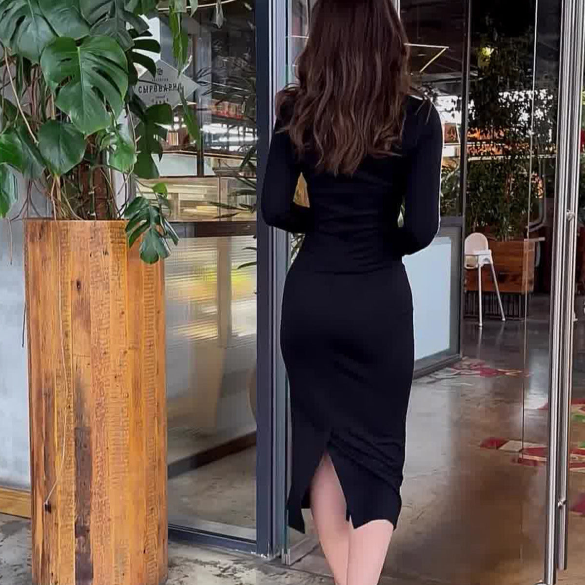 Slim-fitting bodycon V-neck dress, casual ribbed design comfortable long sleevemature fashion